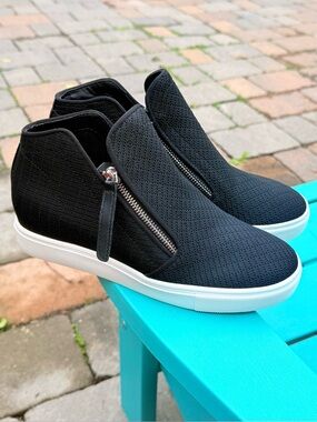 Women’s Steve Madden Camden US Size 9.5 M Black Knit Hidden Wedge Sneaker Boots